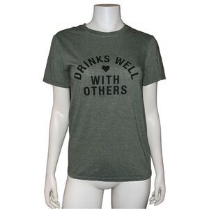 Semi Nice Womens Green Drinks Well with Others T-Shirt Small EUC